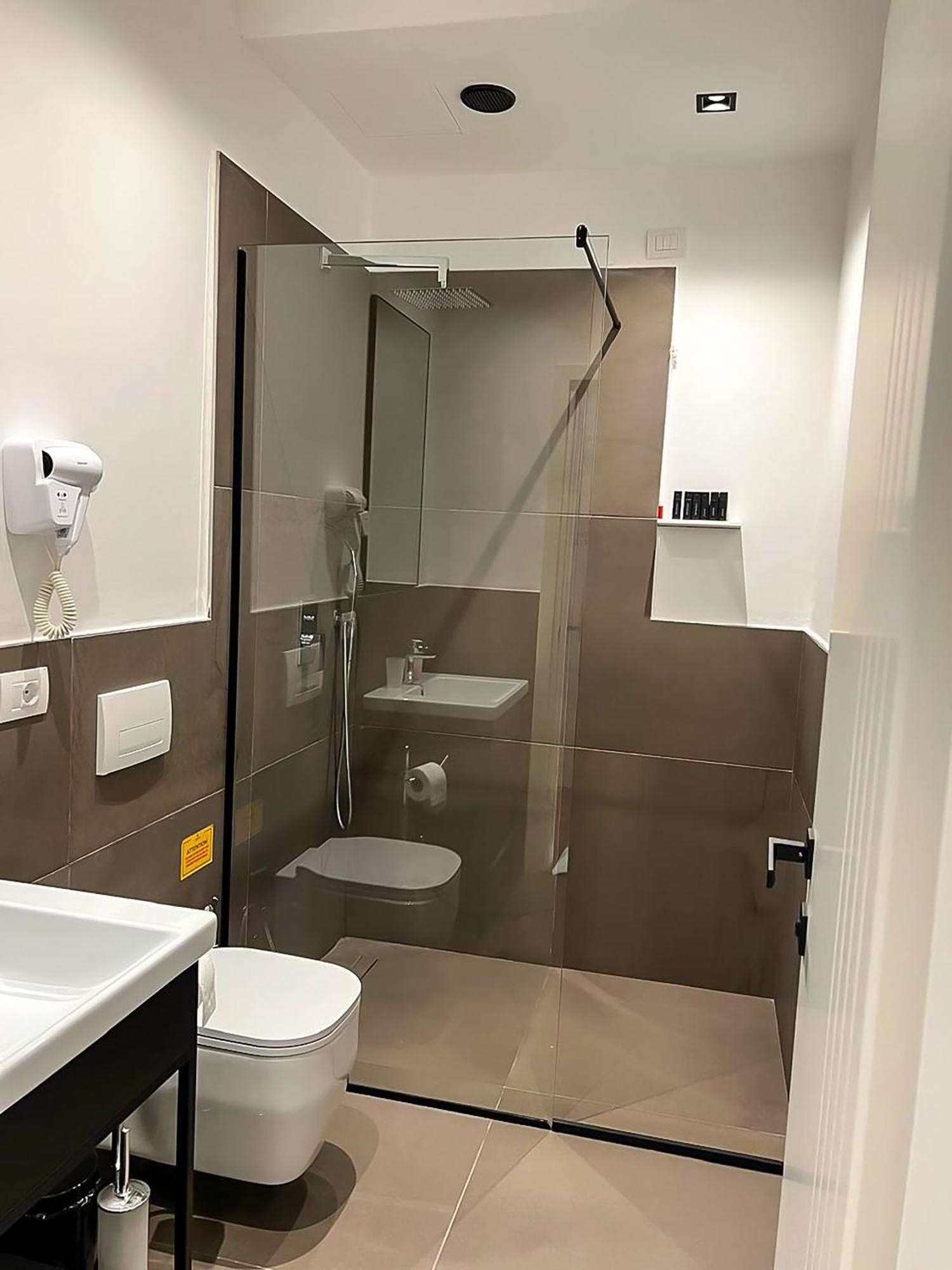 Hotel Central Vlore Luaran gambar